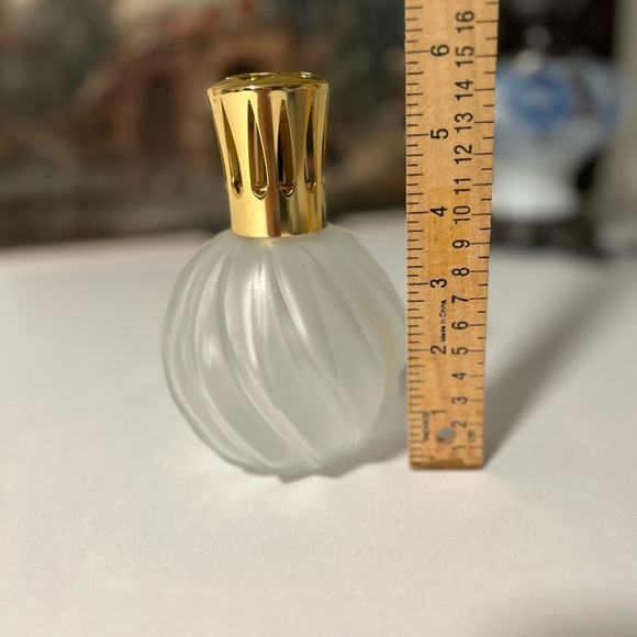 Lampeberger Paris White Frosted Swirl Oil Lamp - Picture 3 of 5